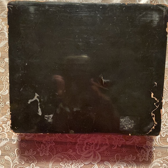 VTG ASIAN BLACK LACQUER JEWEL BOX w/MOP inlaid. $39 - Picture 3 of 12